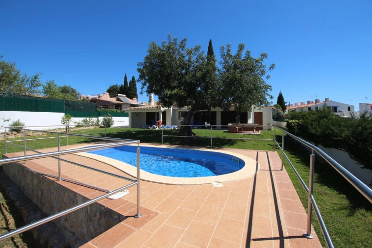 Moradia T4 para Venda em Albufeira e Olhos de Água Foto 11