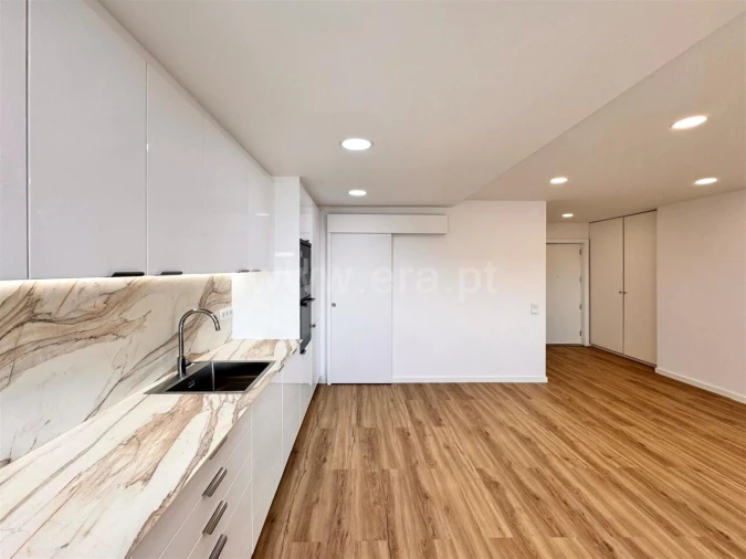 Apartamento T2 para Venda em Paranhos Foto 5