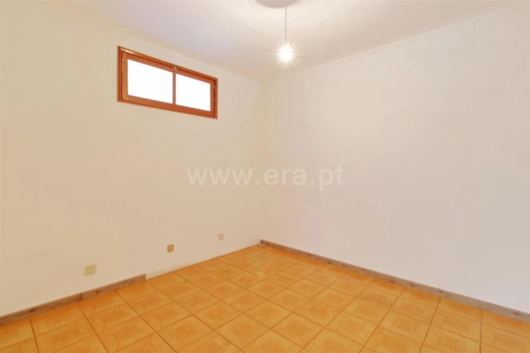 Moradia T2 para Venda em Oliveira do Douro Foto 5