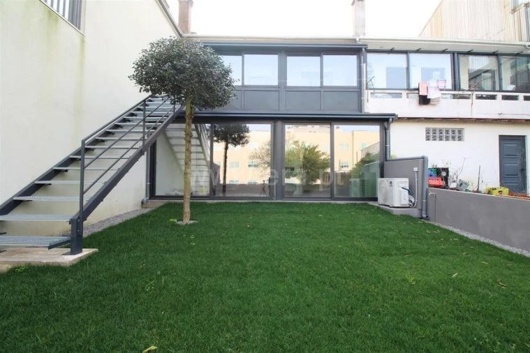 Moradia T2 para Venda em Oliveira do Douro Foto 2