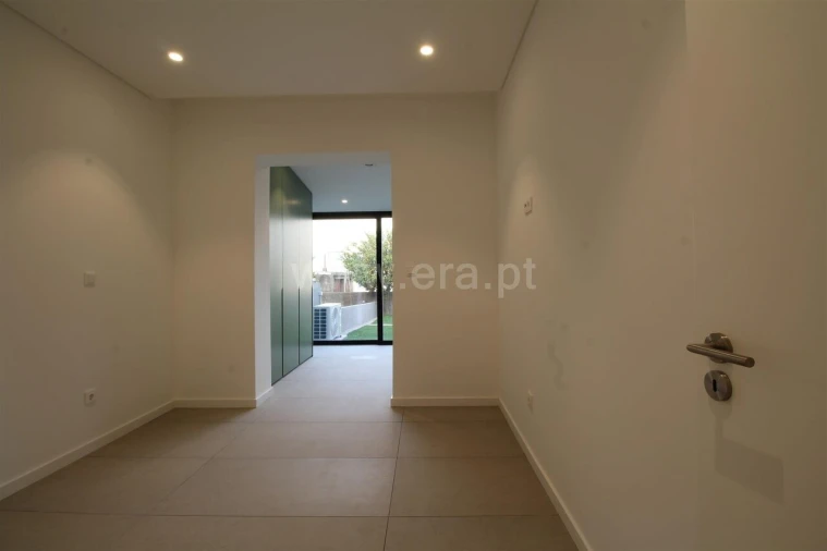 Moradia T2 para Venda em Oliveira do Douro Foto 17