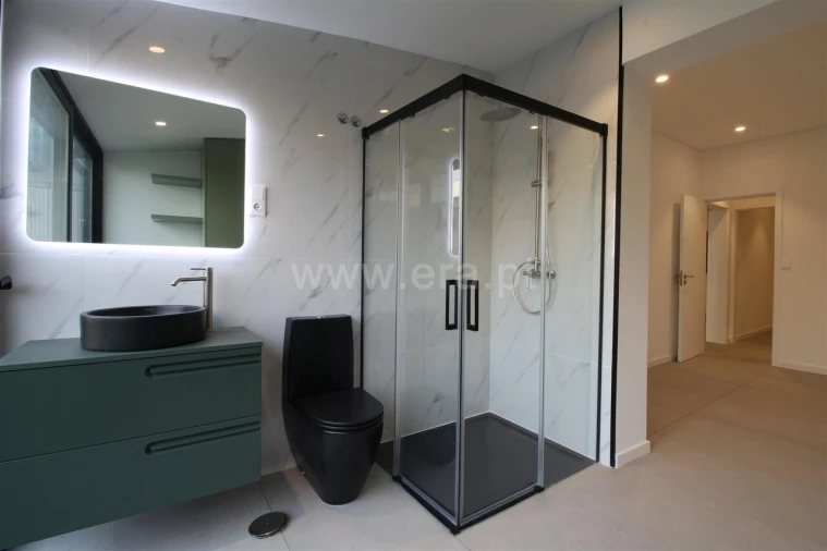 Moradia T2 para Venda em Oliveira do Douro Foto 3