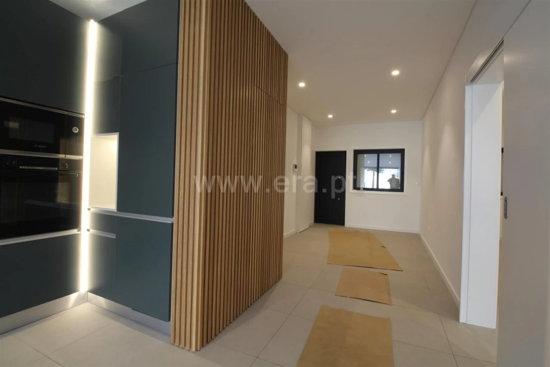 Moradia T2 para Venda em Oliveira do Douro Foto 5