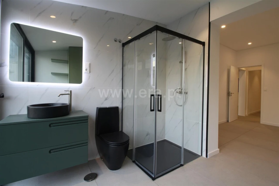 Moradia T2 para Venda em Oliveira do Douro Foto 3