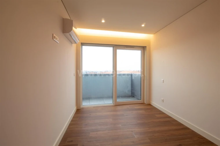 Apartamento T3 para Venda em Oliveira do Douro Foto 15