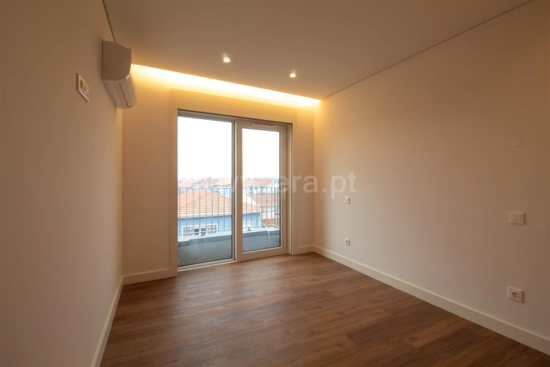Apartamento T3 para Venda em Oliveira do Douro Foto 17