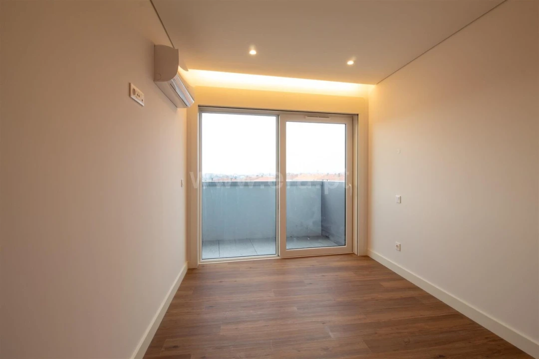 Apartamento T3 para Venda em Oliveira do Douro Foto 15