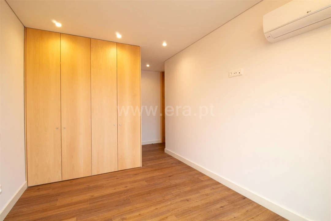 Apartamento T3 para Venda em Oliveira do Douro Foto 19