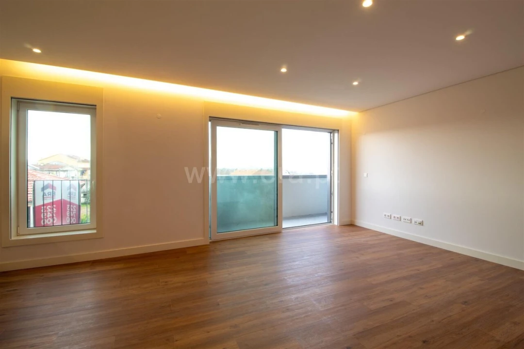 Apartamento T3 para Venda em Oliveira do Douro Foto 3