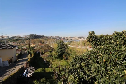 Terreno para Venda em Oliveira do Douro