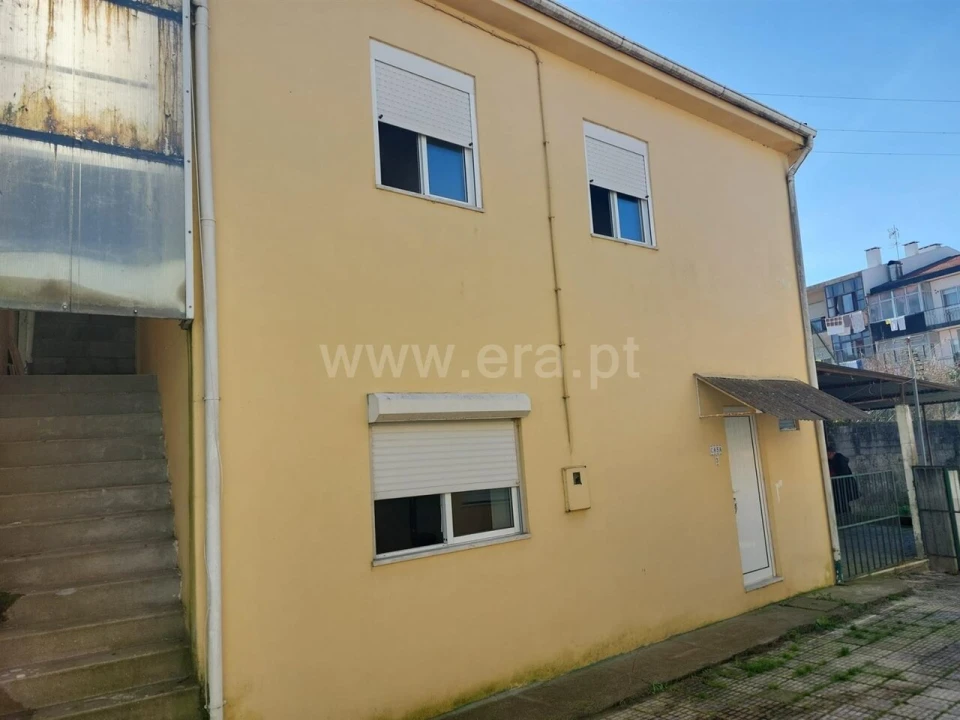 Moradia T3 para Venda em Oliveira do Douro Foto 1