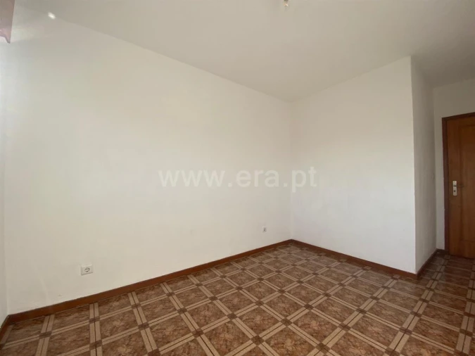 Apartamento T3 para Venda em Vilar de Andorinho Foto 9