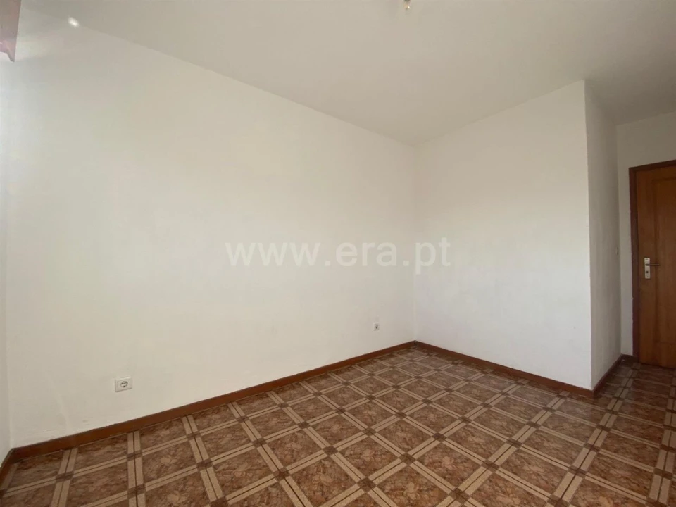 Apartamento T3 para Venda em Vilar de Andorinho Foto 9