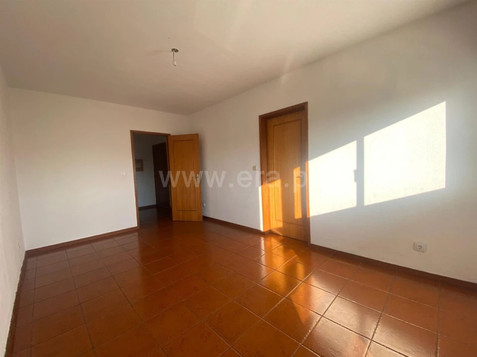 Apartamento T3 para Venda em Vilar de Andorinho Foto 2