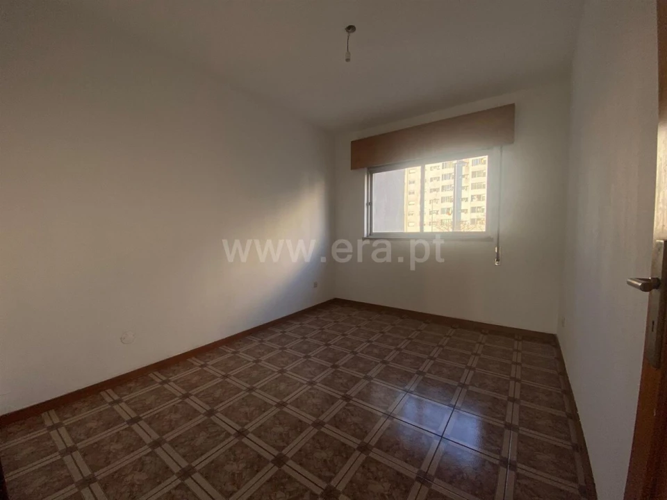 Apartamento T3 para Venda em Vilar de Andorinho Foto 12
