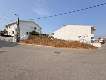 Terreno para Venda em Oliveira do Douro