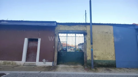 Moradia T2 para Venda em Paranhos