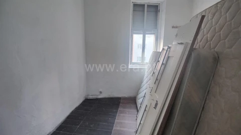Moradia T2 para Venda em Paranhos