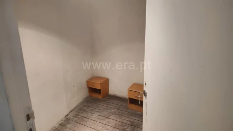 Moradia T2 para Venda em Paranhos