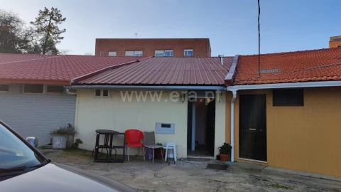 Moradia T2 para Venda em Paranhos