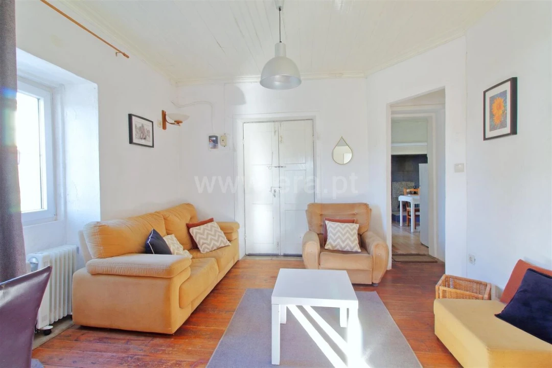 Moradia T4 para Venda em Lomba Foto 4