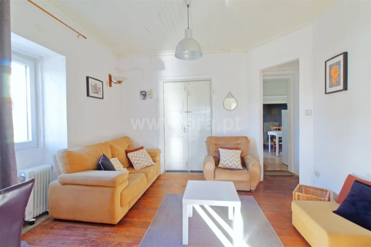 Moradia T4 para Venda em Lomba Foto 4