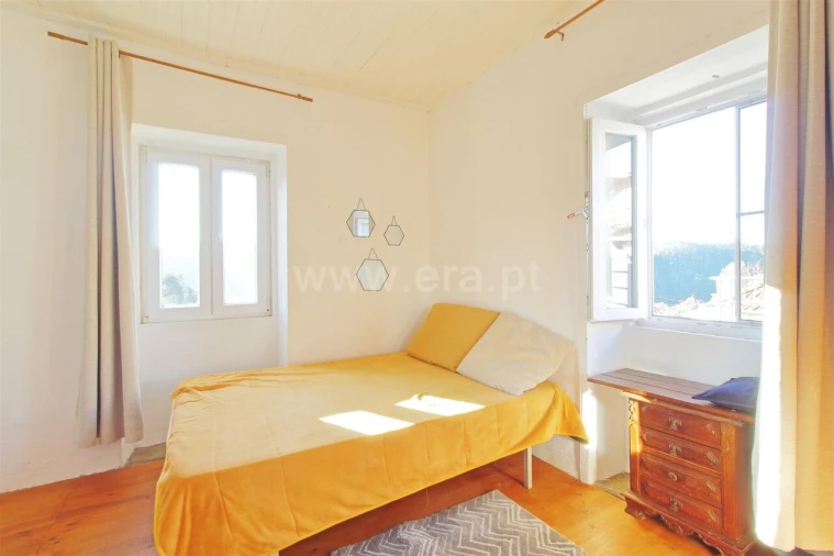 Moradia T4 para Venda em Lomba Foto 6