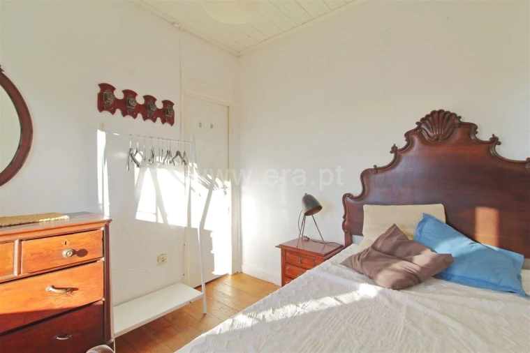 Moradia T4 para Venda em Lomba Foto 2
