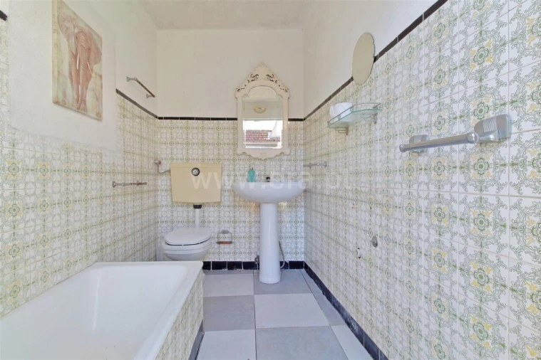 Moradia T4 para Venda em Lomba Foto 14