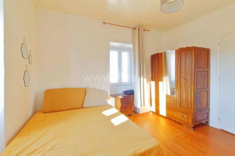 Moradia T4 para Venda em Lomba Foto 7