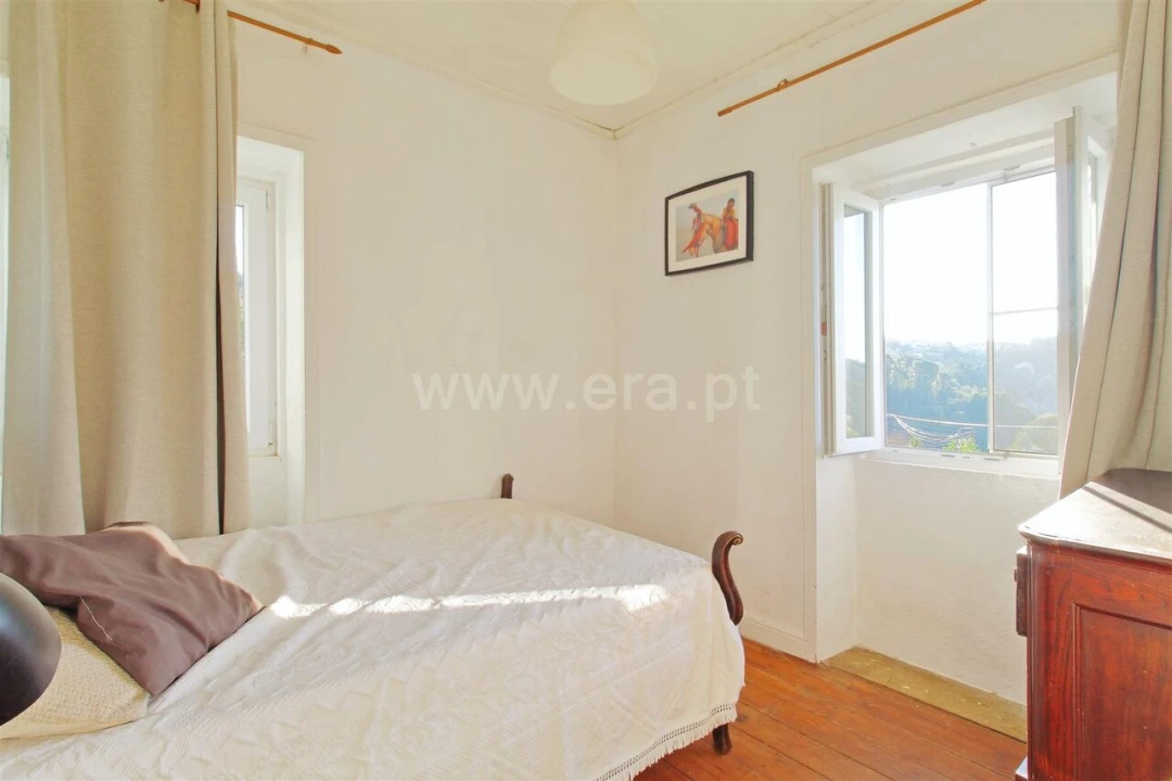 Moradia T4 para Venda em Lomba Foto 3