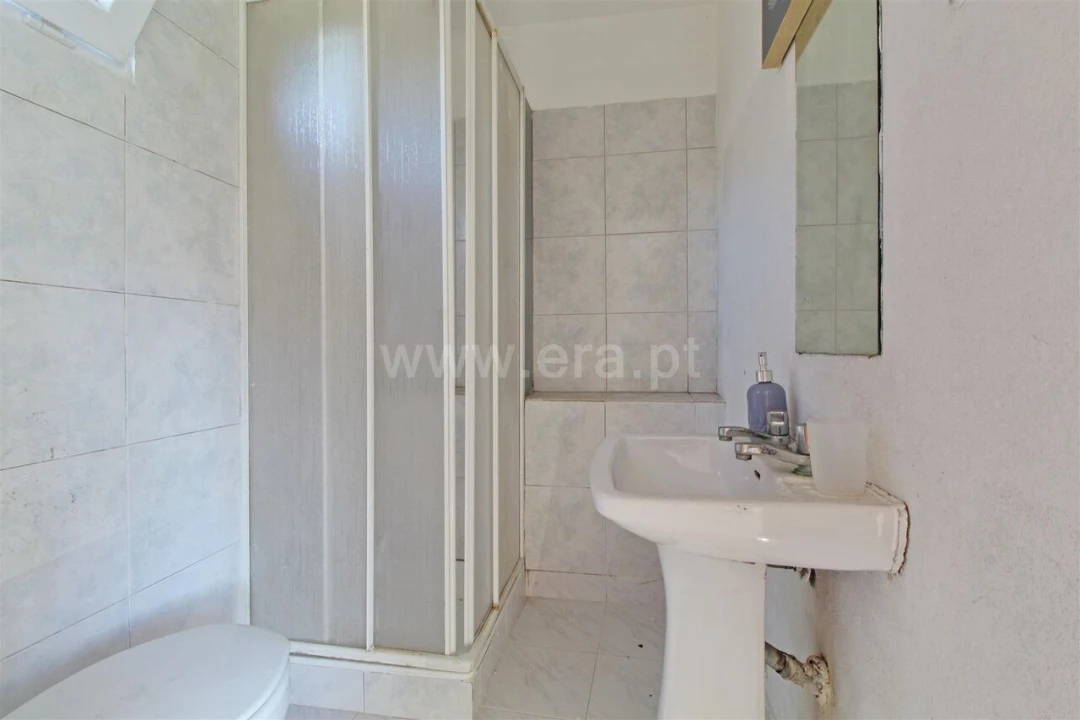 Moradia T4 para Venda em Lomba Foto 16