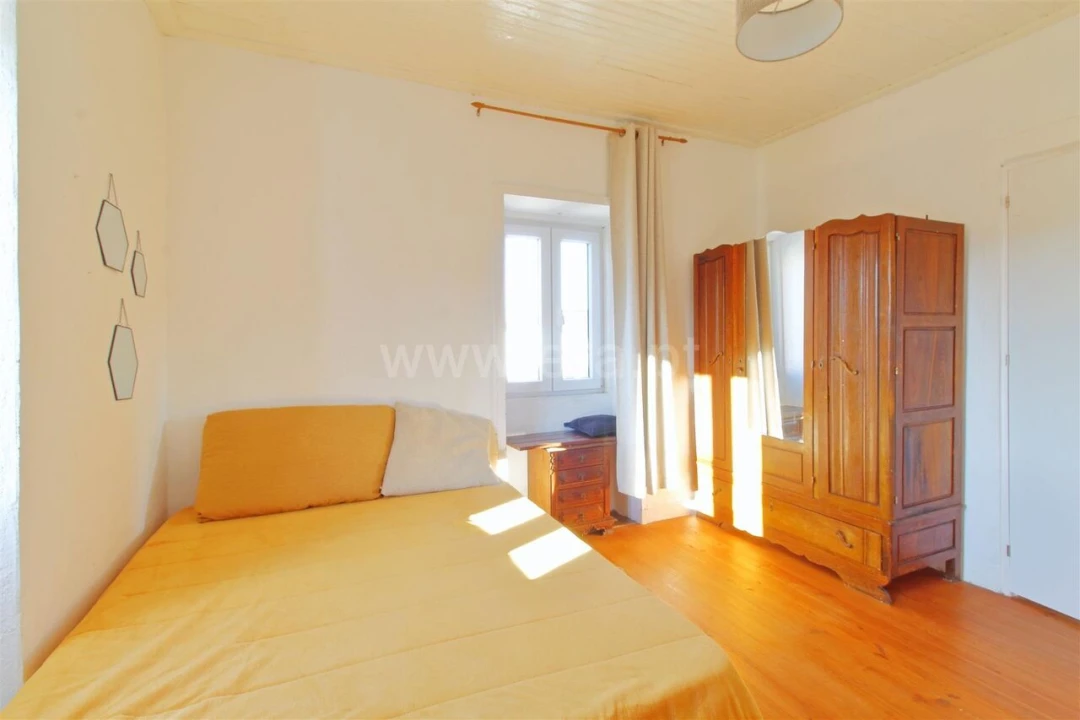 Moradia T4 para Venda em Lomba Foto 7