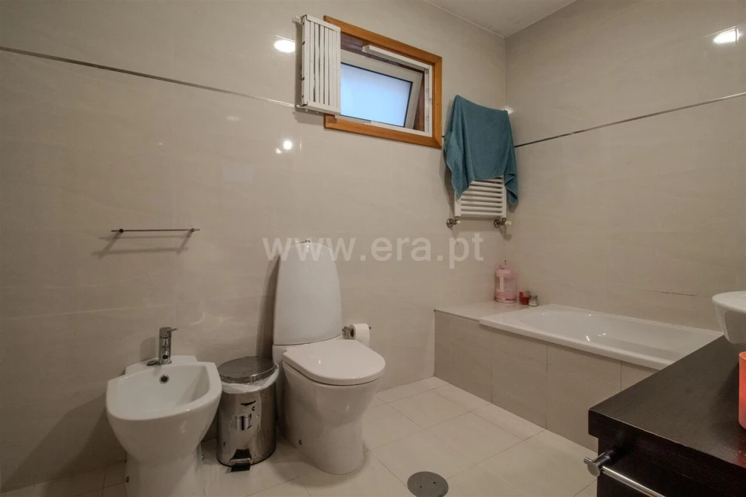 Moradia T3 para Venda em Oliveira do Douro Foto 13