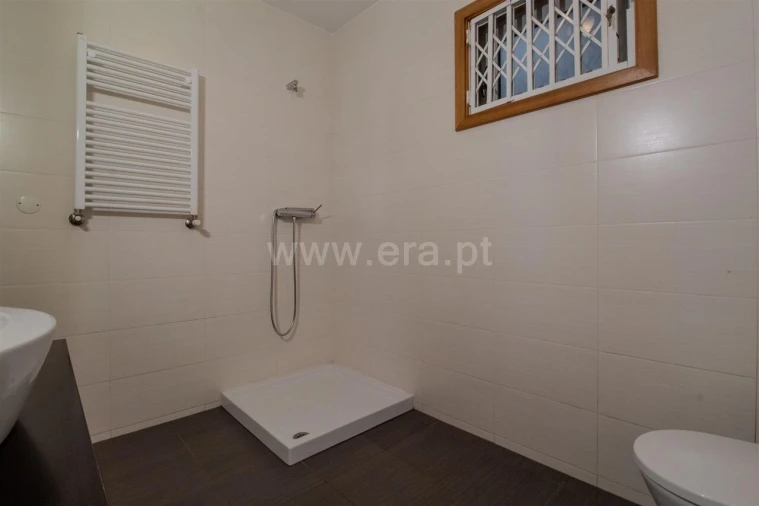 Moradia T3 para Venda em Oliveira do Douro Foto 11