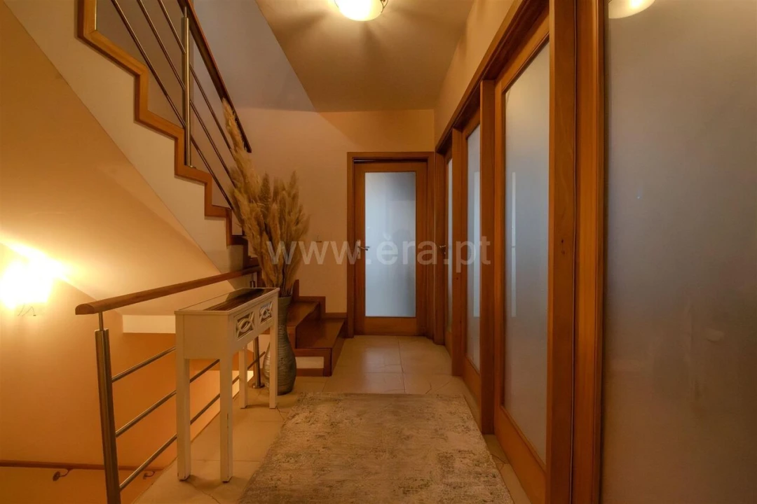 Moradia T3 para Venda em Oliveira do Douro Foto 3