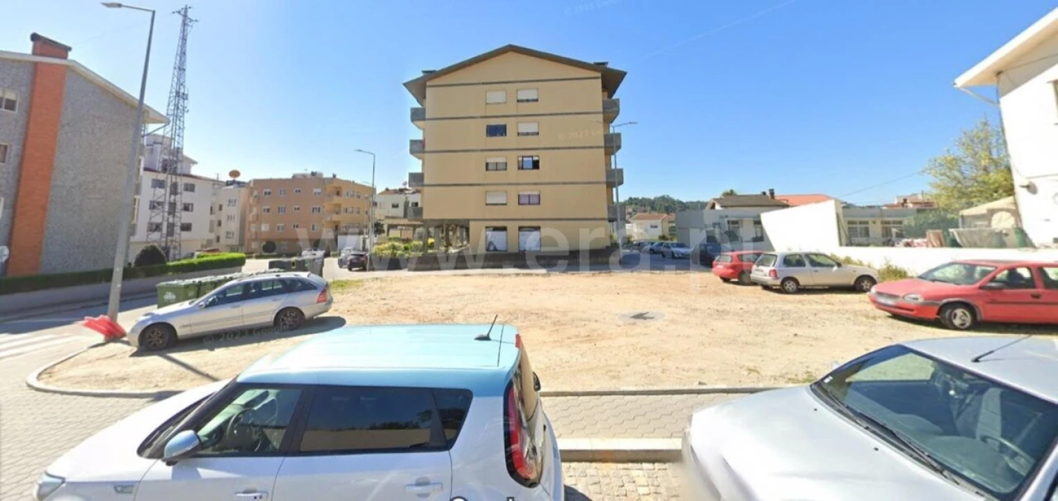 Terreno para Venda em Vilar de Andorinho Foto 1