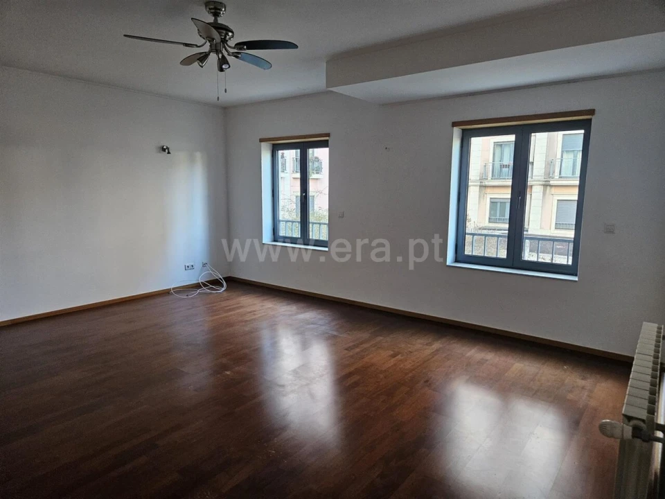 Apartamento T2 para Venda em Oliveira do Douro Foto 2
