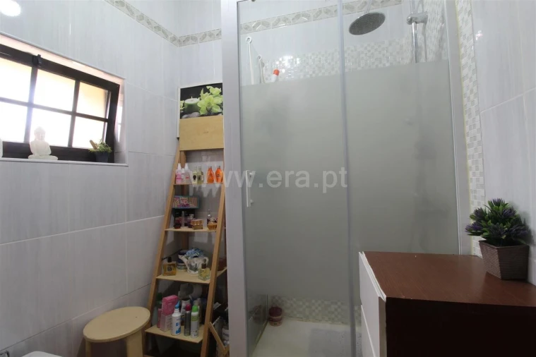 Moradia T6 para Venda em Vilar de Andorinho Foto 6