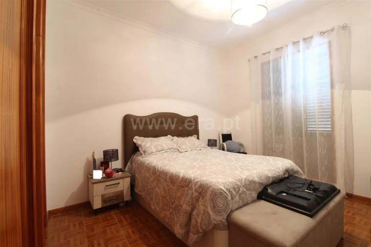 Moradia T6 para Venda em Vilar de Andorinho Foto 2