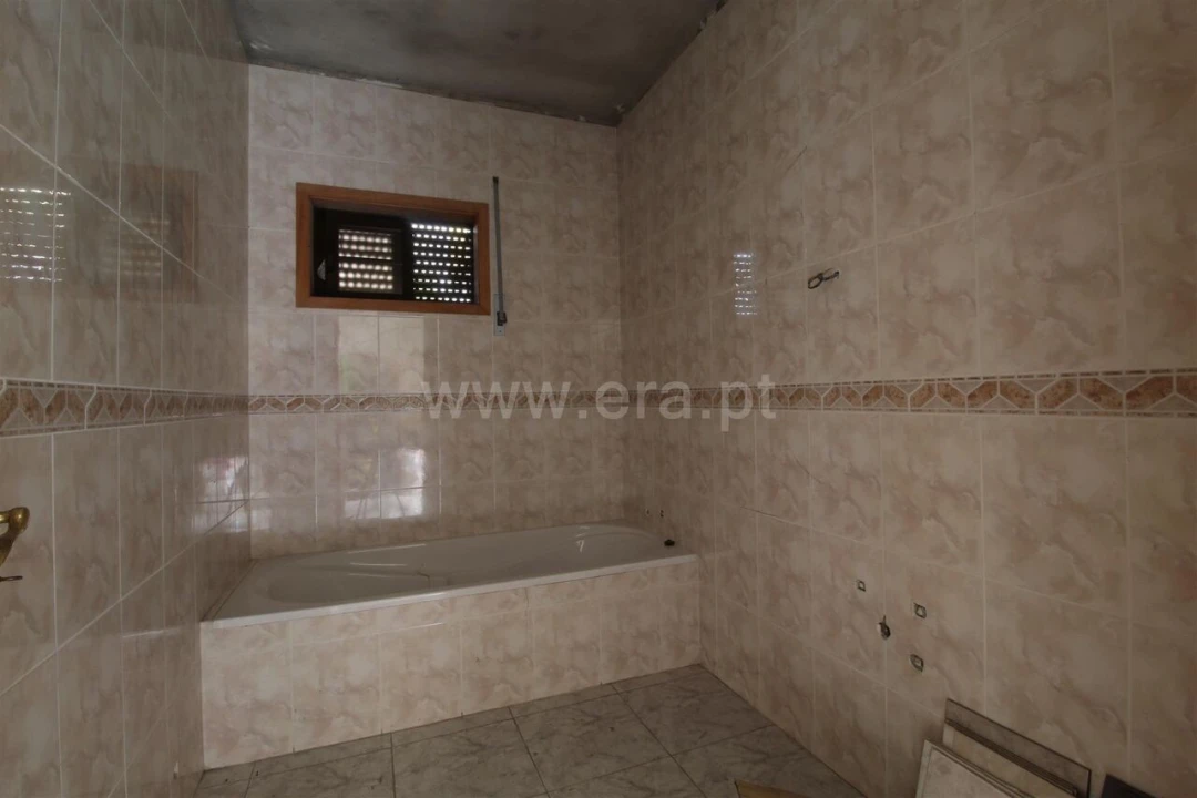 Moradia T6 para Venda em Vilar de Andorinho Foto 9