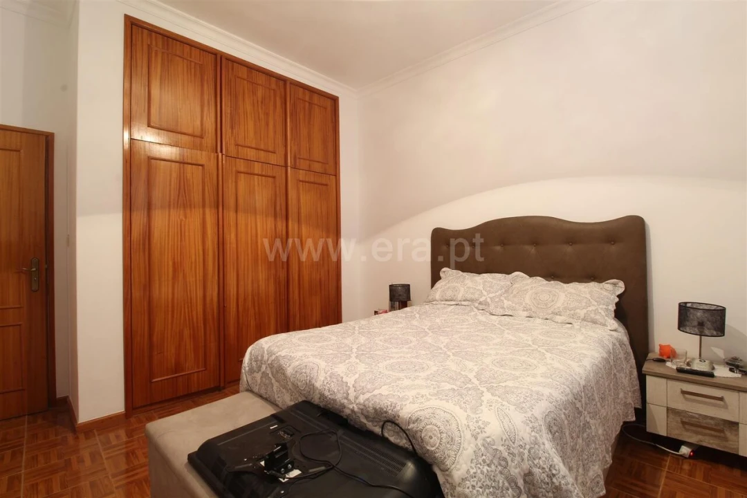 Moradia T6 para Venda em Vilar de Andorinho Foto 1