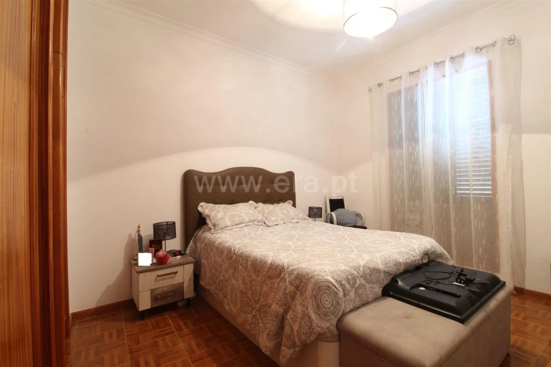 Moradia T6 para Venda em Vilar de Andorinho Foto 2