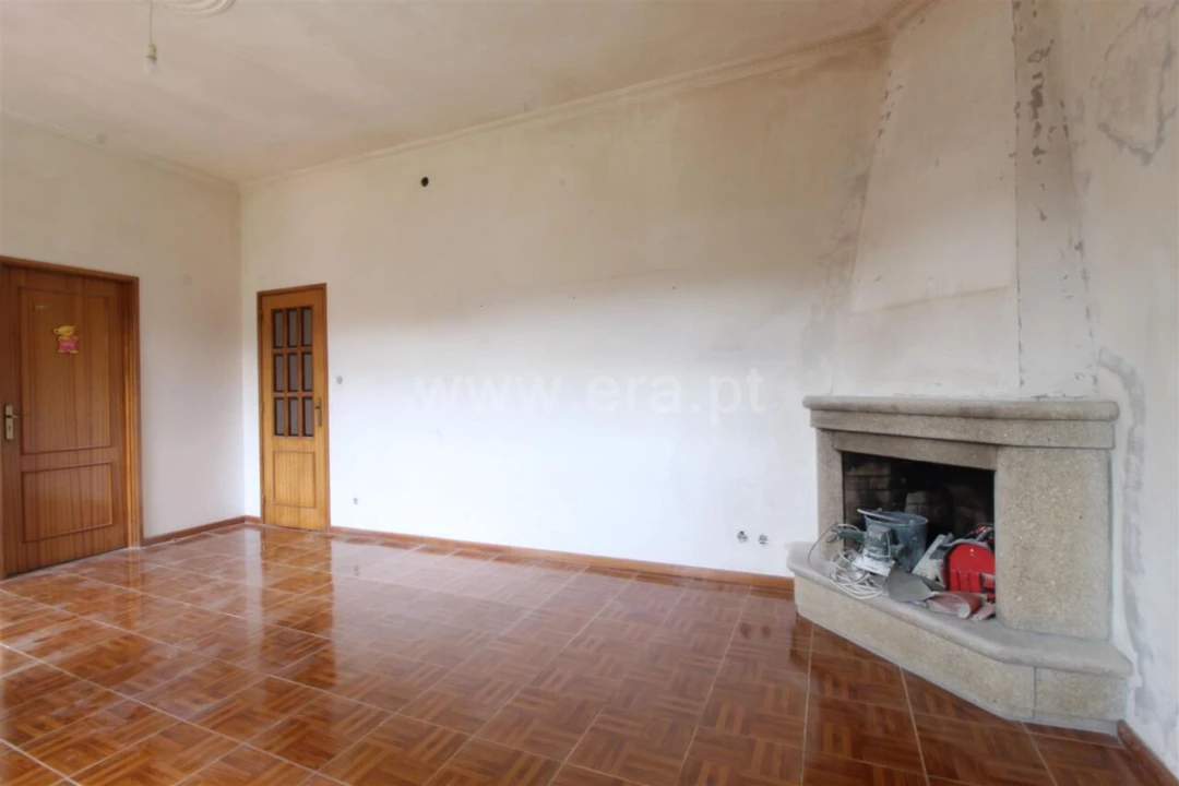 Moradia T6 para Venda em Vilar de Andorinho Foto 4