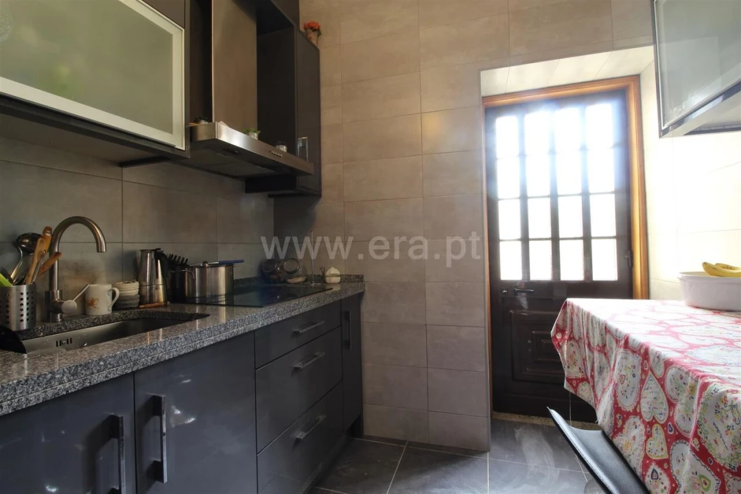 Moradia T6 para Venda em Vilar de Andorinho Foto 5