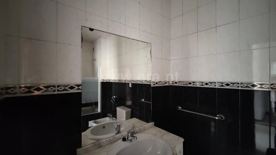Apartamento T2 para Venda em Vilar de Andorinho Foto 16