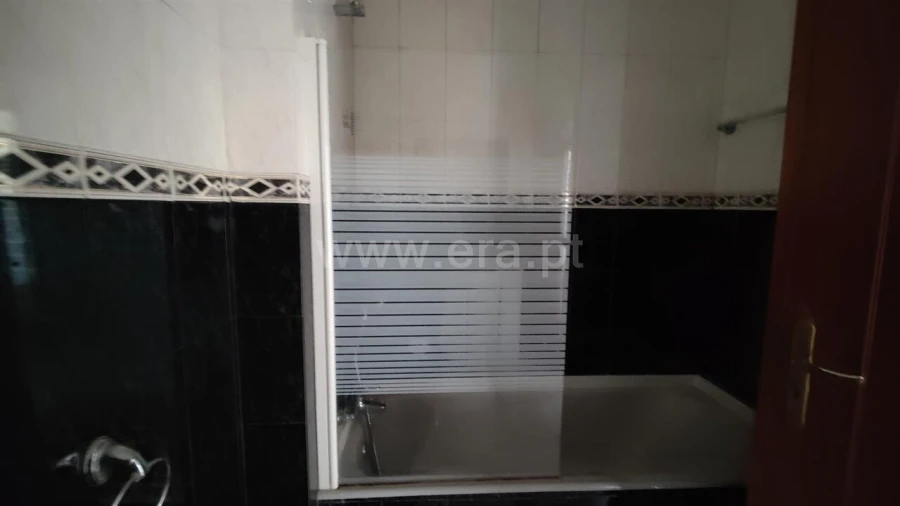 Apartamento T2 para Venda em Vilar de Andorinho Foto 17