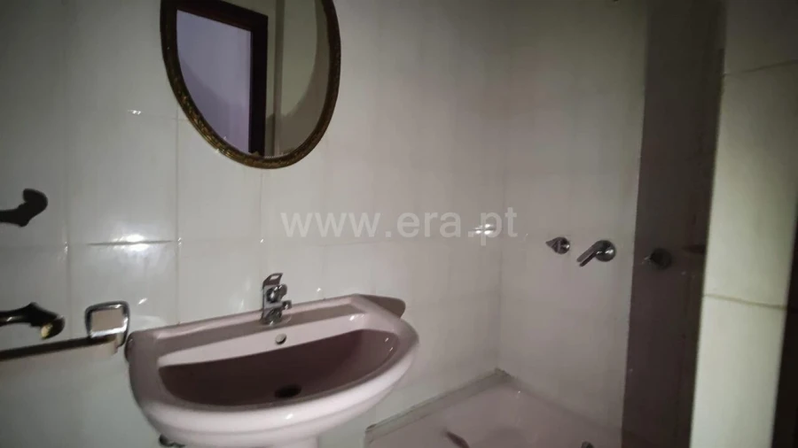 Apartamento T2 para Venda em Vilar de Andorinho Foto 18