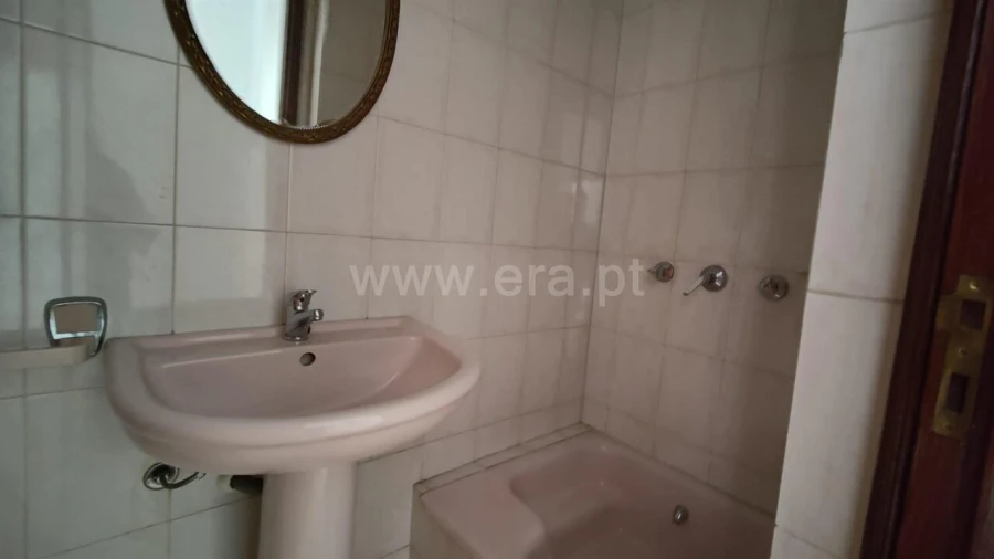 Apartamento T2 para Venda em Vilar de Andorinho Foto 14