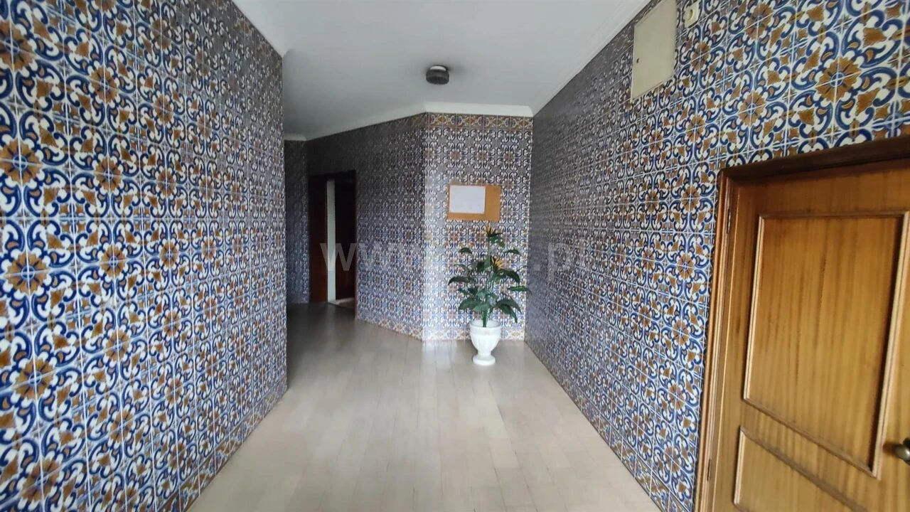 Apartamento T2 para Venda em Vilar de Andorinho Foto 3